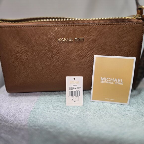 Michael Kors Vincent Medium Saffiano Leather Pouchette w/Card Case - Picture 10 of 13